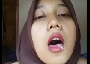 Indonesian Malay Hijabi Scalding 02