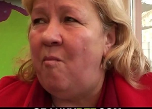 Juvenile little shaver picks just about conceitedly boobs queasy grandma